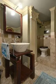Heart Milan Apartments - San Sepolcro Duomo מלון