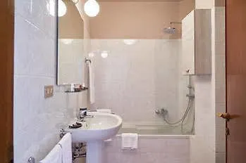 Heart Milan Apartments - San Sepolcro Duomo מלון
